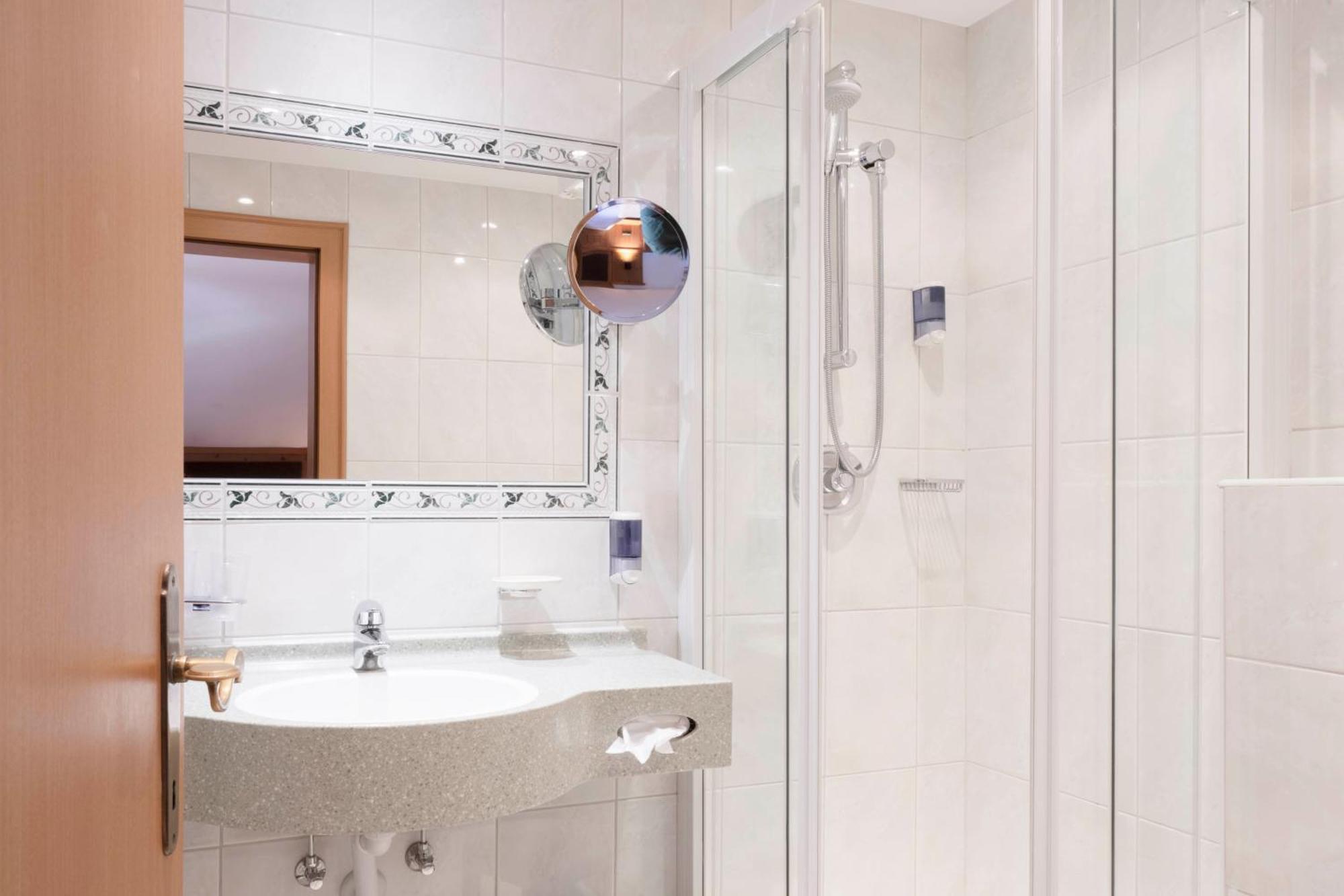 Lifestylepanoramahotel Erika Superior 施图拜河谷新施蒂夫特 外观 照片